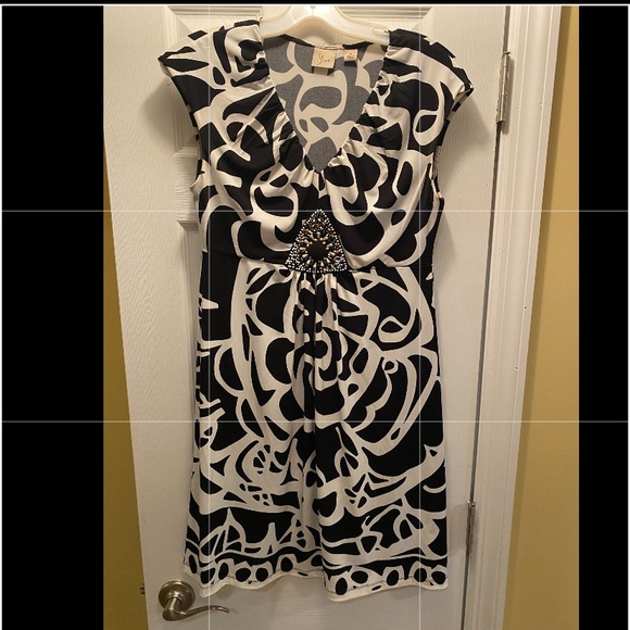 LITTLE BLACK and WHITE DRESS - Picture 1 of 2